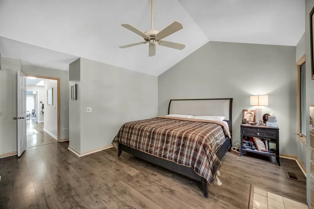 4252 West Harrington Lane Chicago IL 60646