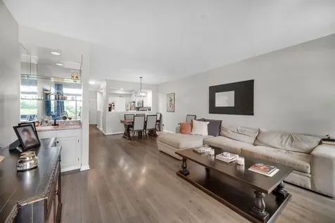 4252 West Harrington Lane Chicago IL 60646