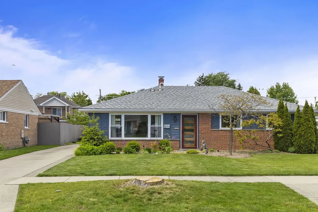 1076 South 3rd Avenue Des Plaines IL 60016