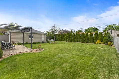 1076 South 3rd Avenue Des Plaines IL 60016