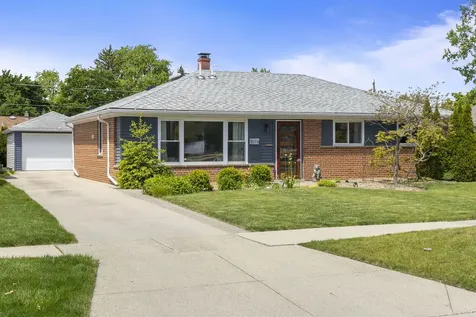 1076 South 3rd Avenue Des Plaines IL 60016