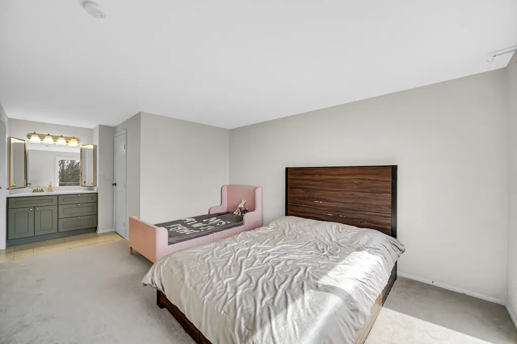 611 Kendall Court Schaumburg IL 60194