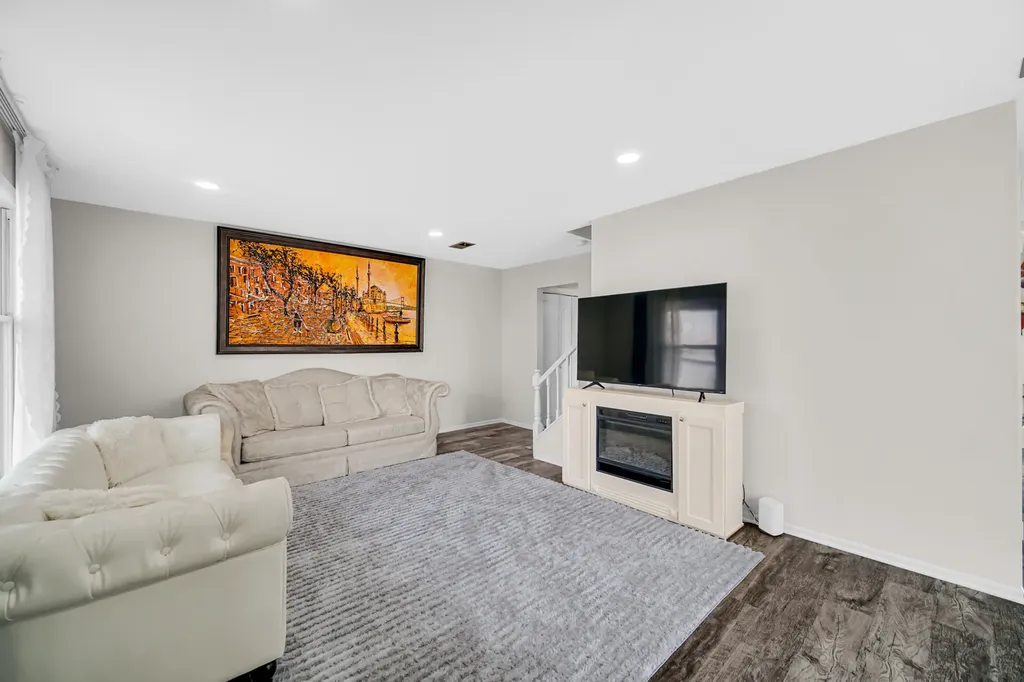 611 Kendall Court Schaumburg IL 60194