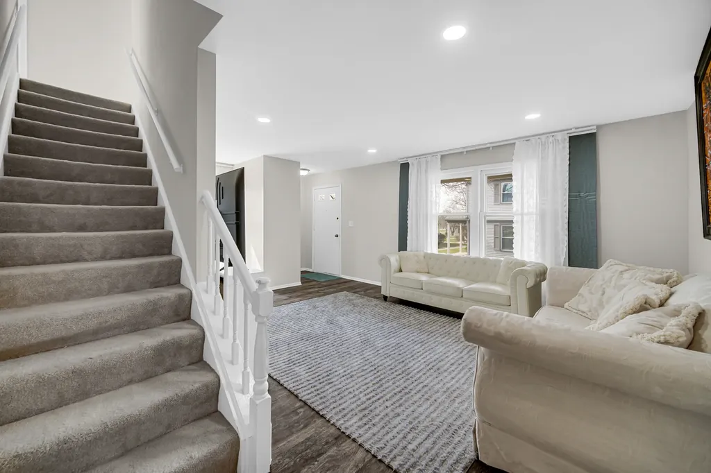 611 Kendall Court Schaumburg IL 60194