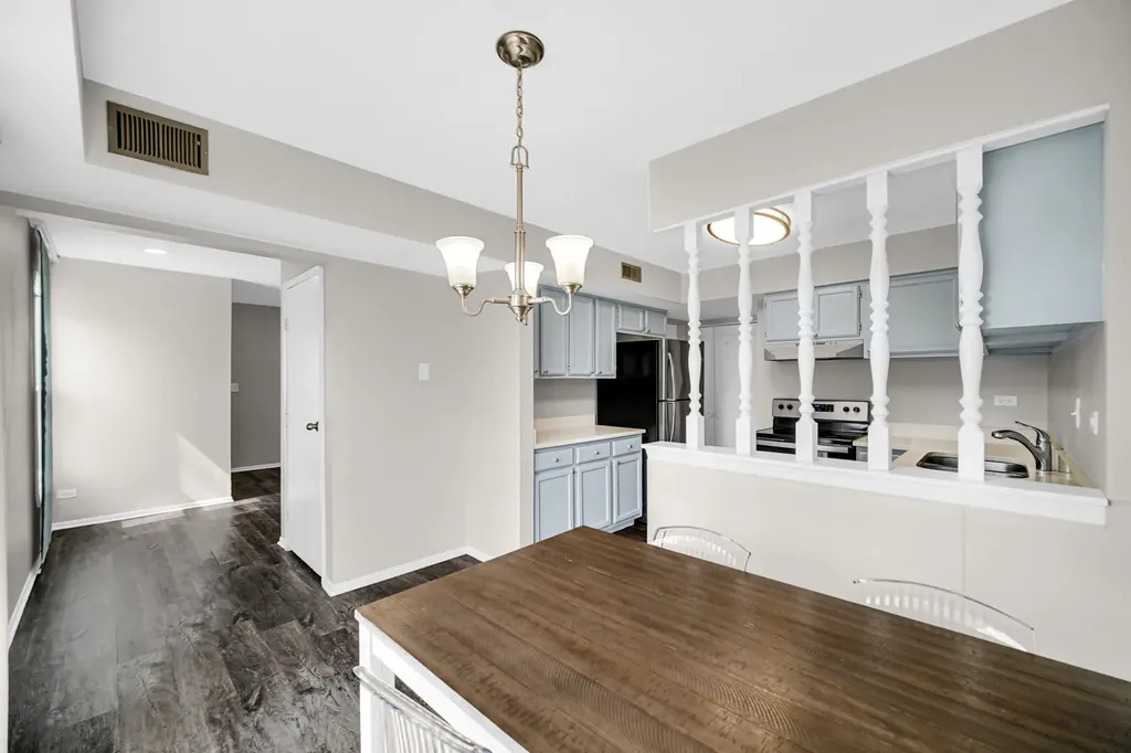 611 Kendall Court Schaumburg IL 60194