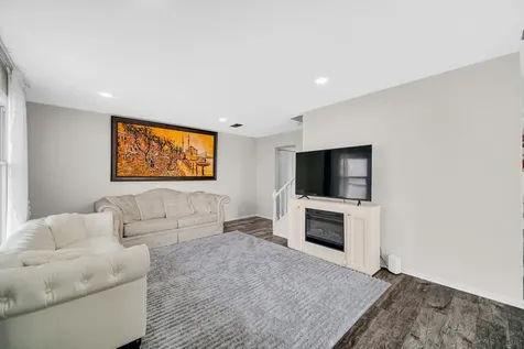 611 Kendall Court Schaumburg IL 60194