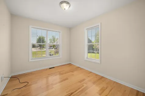 1418 Beach Lane Sycamore IL 60178