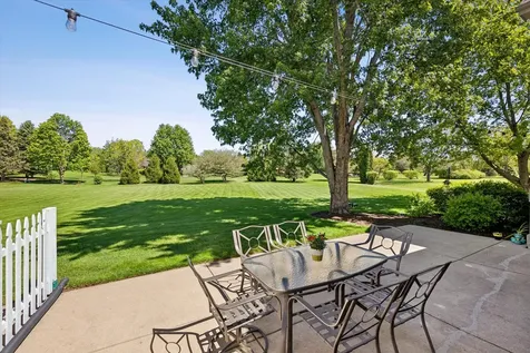 36W793 Red Gate Court St. Charles IL 60175