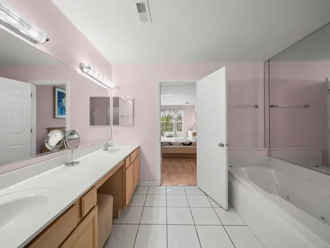 377 Bay Tree Circle Vernon Hills IL 60061