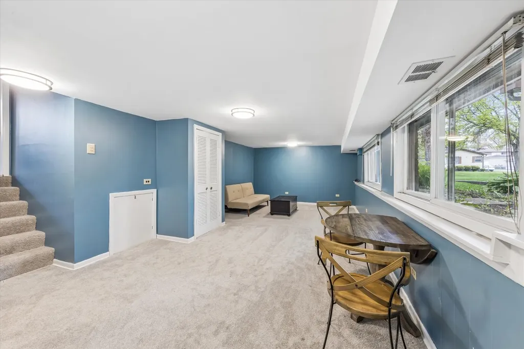24 East Congress Street Villa Park IL 60181