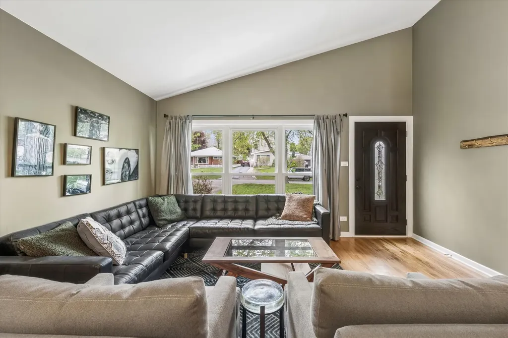 24 East Congress Street Villa Park IL 60181