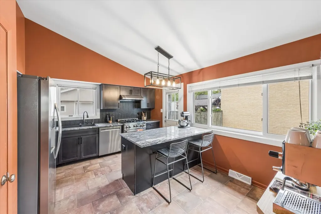 24 East Congress Street Villa Park IL 60181