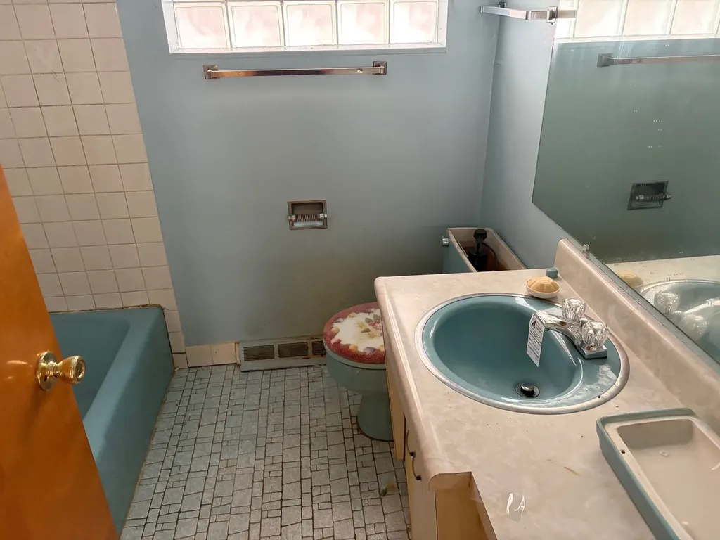 10031 South Forest Avenue Chicago IL 60628