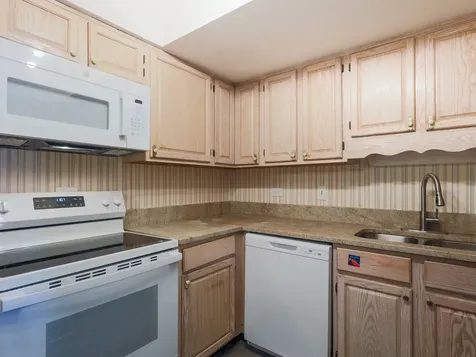 1412 Carol Court Palatine IL 60074