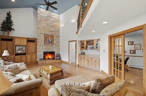 33 West Eureka Avenue Lemont IL 60439