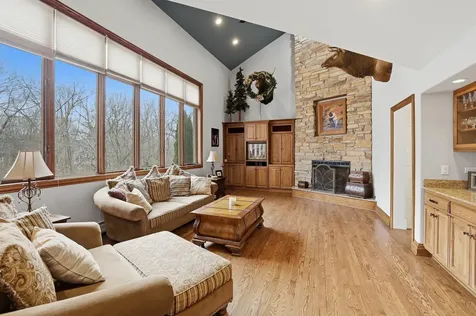 33 West Eureka Drive Lemont IL 60439