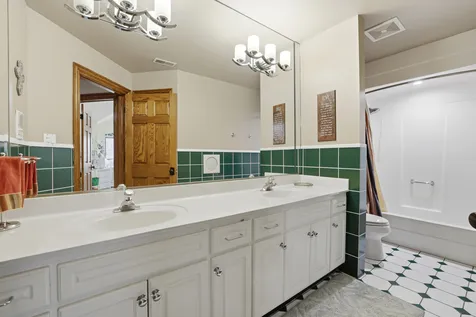 33 West Eureka Avenue Lemont IL 60439