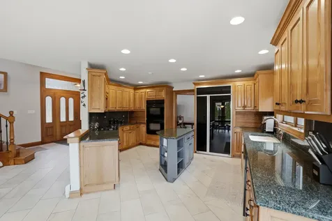 33 West Eureka Avenue Lemont IL 60439