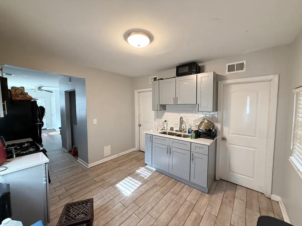 12025 South Bishop Street Chicago IL 60643