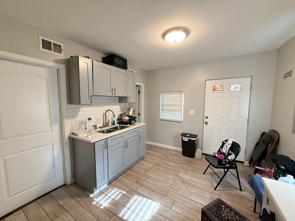 12025 South Bishop Street Chicago IL 60643