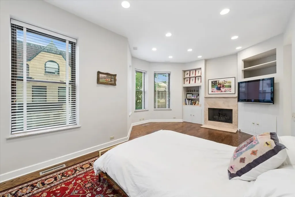 3822 North Alta Vista Terrace Chicago IL 60613