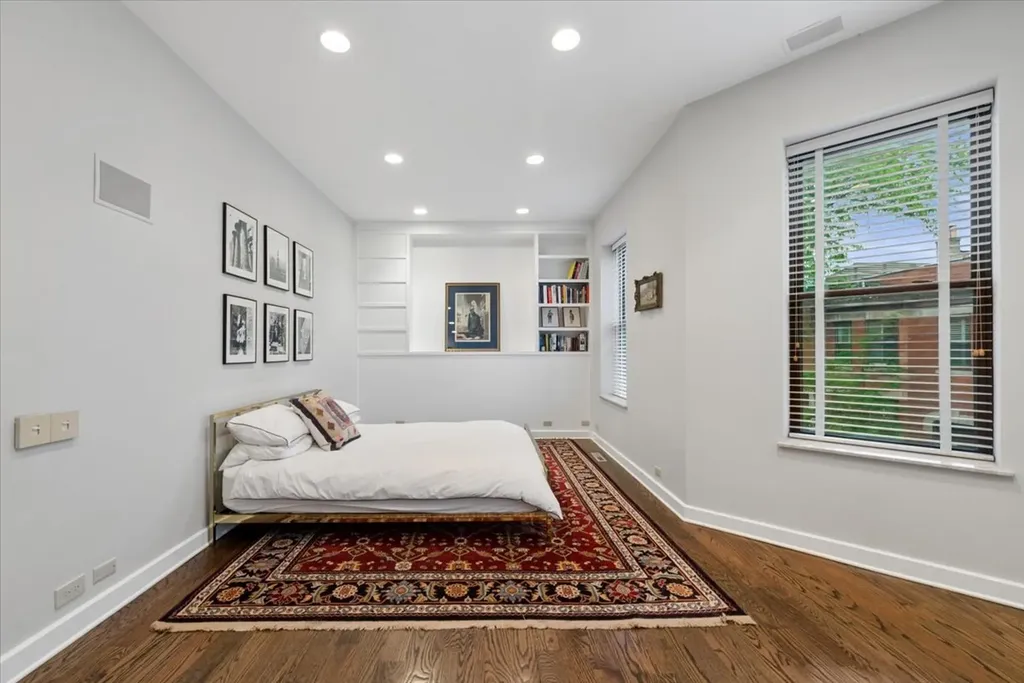 3822 North Alta Vista Terrace Chicago IL 60613