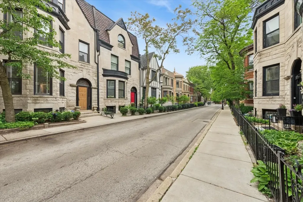 3822 North Alta Vista Terrace Chicago IL 60613