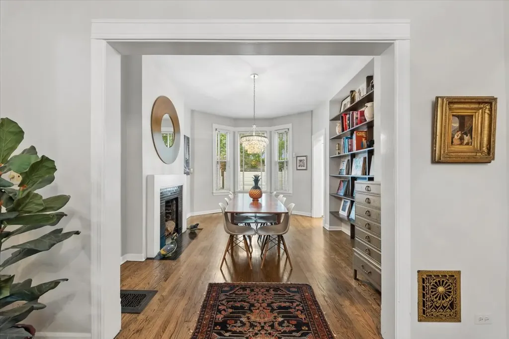 3822 North Alta Vista Terrace Chicago IL 60613
