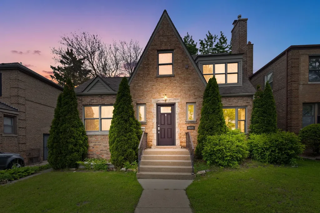 9535 South Fairfield Avenue Evergreen Park IL 60805