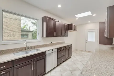 9535 South Fairfield Avenue Evergreen Park IL 60805