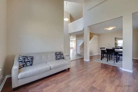 4 Waterton Drive Streamwood IL 60107