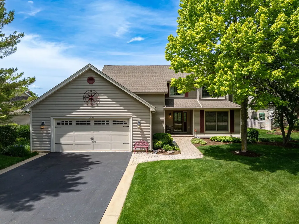 201 Tulip Circle Island Lake IL 60042