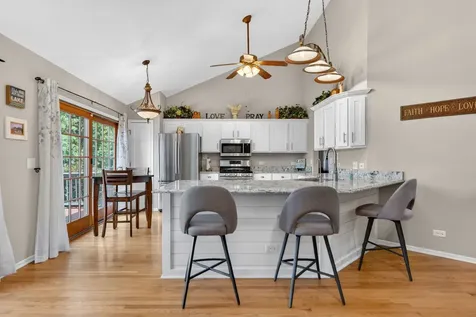 201 Tulip Circle Island Lake IL 60042