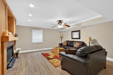 201 Tulip Circle Island Lake IL 60042