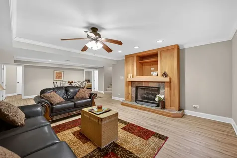 201 Tulip Circle Island Lake IL 60042