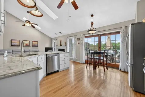 201 Tulip Circle Island Lake IL 60042