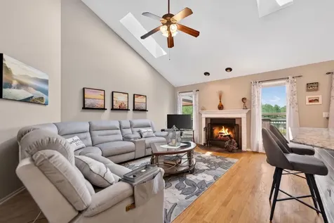 201 Tulip Circle Island Lake IL 60042