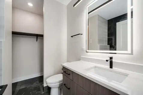 3992 South Lake Park Avenue Chicago IL 60653