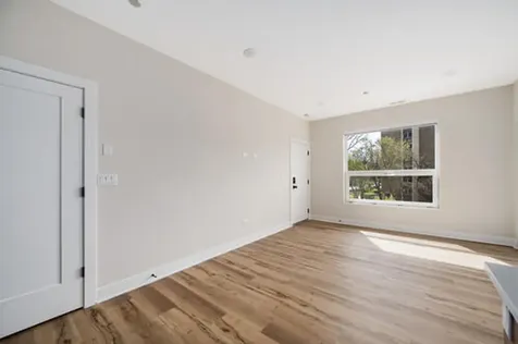 3992 South Lake Park Avenue Chicago IL 60653