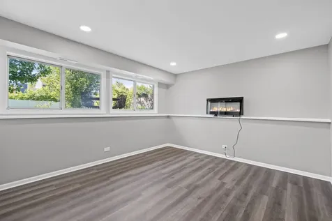 621 Cutter Lane Elk Grove Village IL 60007