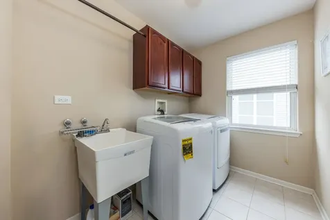 815 Preston Lane Oswego IL 60543
