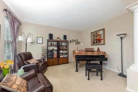 815 Preston Lane Oswego IL 60543
