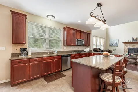 815 Preston Lane Oswego IL 60543