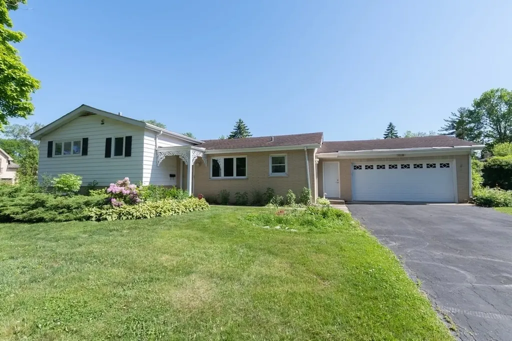 1322 Brook Lane Glenview IL 60025