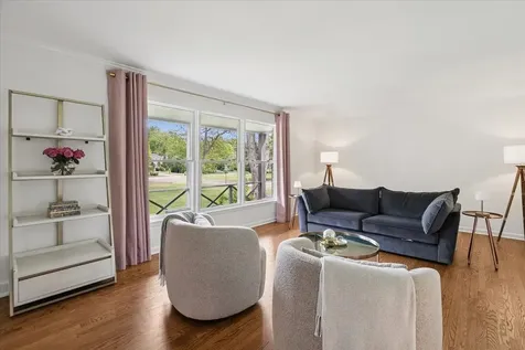 818 Valley Road Lake Forest IL 60045