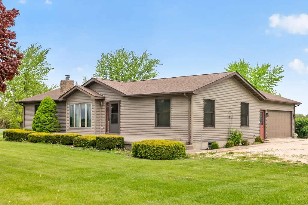 8086 Kane Road Waterman IL 60556