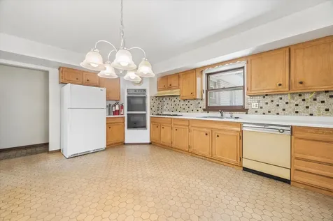 27W641 Holly Court West Chicago IL 60185
