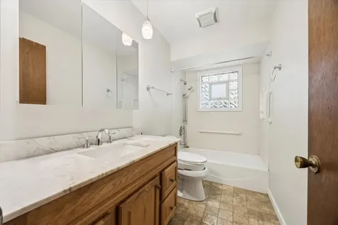 27W641 Holly Court West Chicago IL 60185