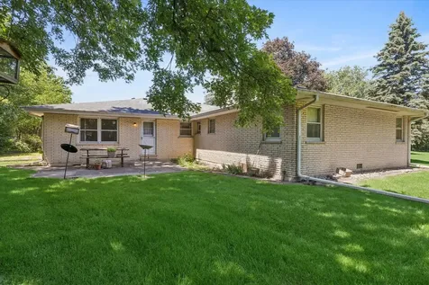 27W641 Holly Court West Chicago IL 60185