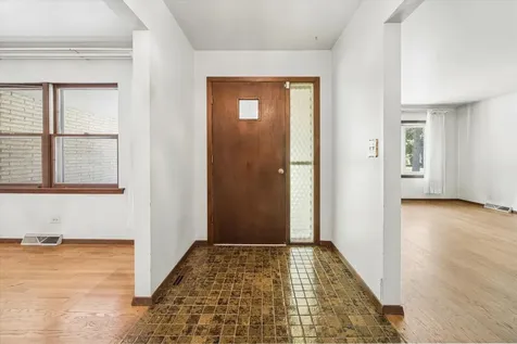 27W641 Holly Court West Chicago IL 60185